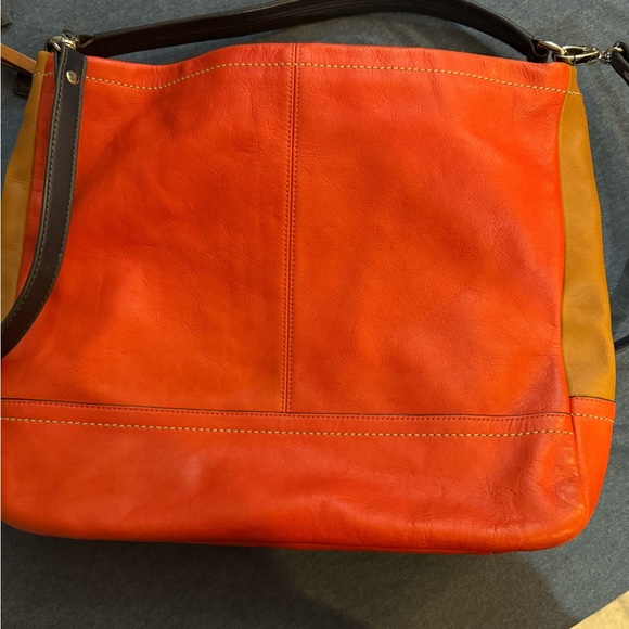 Authentic COACH soft leather handbag - Picture 5 of 7